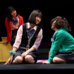 BEYOOOOONDS、メンバー12人だけの演劇で新境地！＜眠れる森のビヨ＞