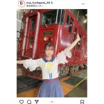 HKT48 渕上舞、『君とどこかへ行きたい』オフショットで観光特急「いさぶろう・しんぺい」との2ショット公開