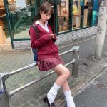 藤川らるむ、ルーズソックスで魅せる圧倒的美脚！「理想の脚過ぎる」