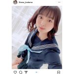 葉月つばさ、上目遣いで見つめる制服ショットで太ももチラ見せ！