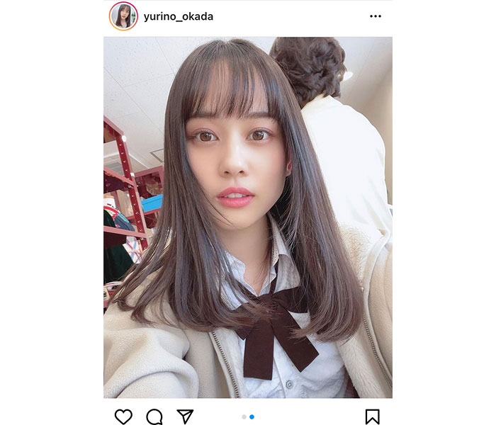 岡田佑里乃、制服で魅せる透明素肌に釘付け！