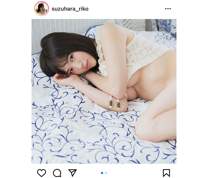 鈴原りこ、下乳あらわな寝そべりショット公開