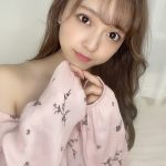 由良朱合、肩出し&美脚の甘いおねだり視線で悩殺