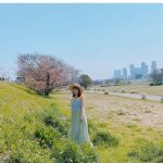 乃木坂46 与田祐希、“強風”で髪なびく麦わら帽子コーデを披露