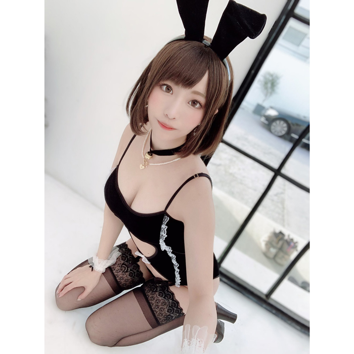 コスプレイヤー ふれいあ、下乳がチラリと見えるバニーコスプレを披露！「美しいなぁ」