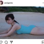 源藤アンリ、波打ち際で魅せるセンチメンタルなグラビアショット！