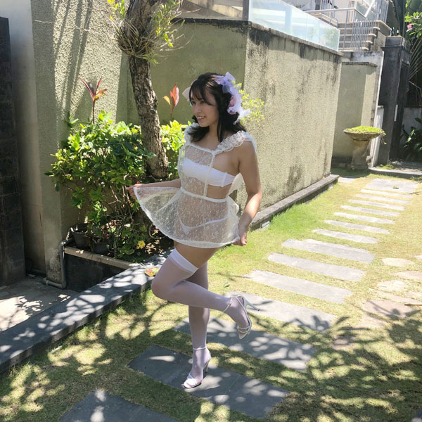 平田梨奈、全身スケスケなえちえちメイドコスプレに反響ぞくぞく！