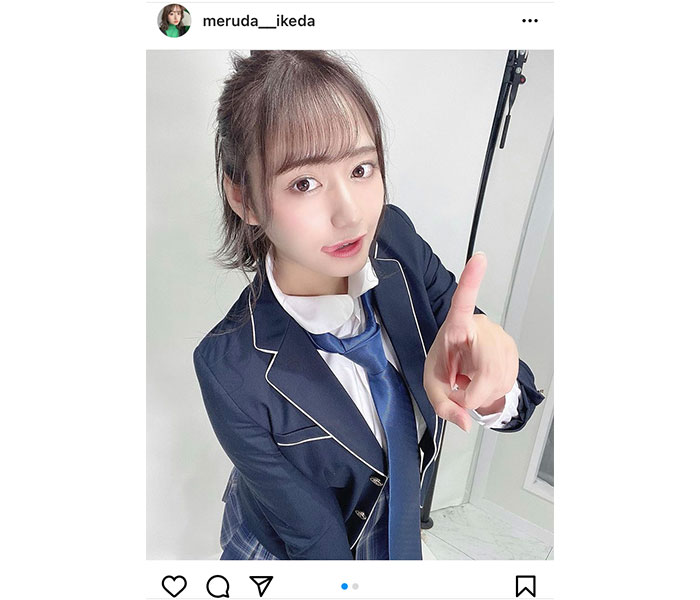 #ババババンビ 池田メルダ、制服姿で魅了するウィンク写真に反響！