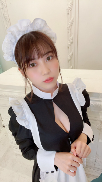 伊織いお、メイド衣装で手取り足取りなセクシーポーズ！「いろいろ教えてください」