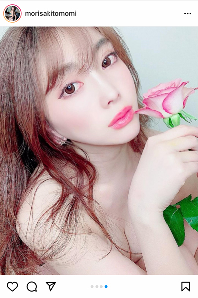 森咲智美、「薔薇より美しい」手ブラのセクシーショットを披露！