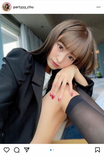 NMB48 清水里香、タイトスカートでセクシーな太ももを披露！「めちゃ可愛いです」「大人っぽい」