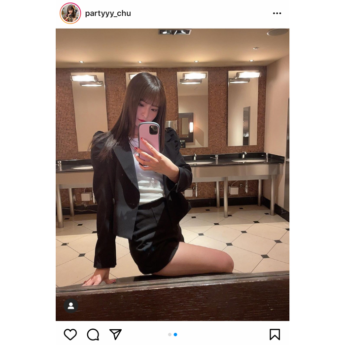 NMB48 清水里香、タイトスカートでセクシーな太ももを披露！「めちゃ可愛いです」「大人っぽい」