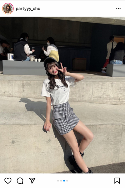 NMB48 清水里香、夏っぽい爽やかタイトスカートでセクシーな太ももを披露！「里香ちゃん天才」