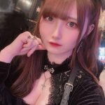 片岡未優、ゴスロリ衣装で魅せる網タイツの”絶対領域”！