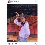 NMB48 川上千尋、三つ編みセーラー服姿で謎のポーズ