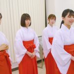 【クイズ！THE違和感】AKB48 小栗有以と日向坂46 渡邉美穂、松田好花、東村芽依が巫女姿で謎解き！