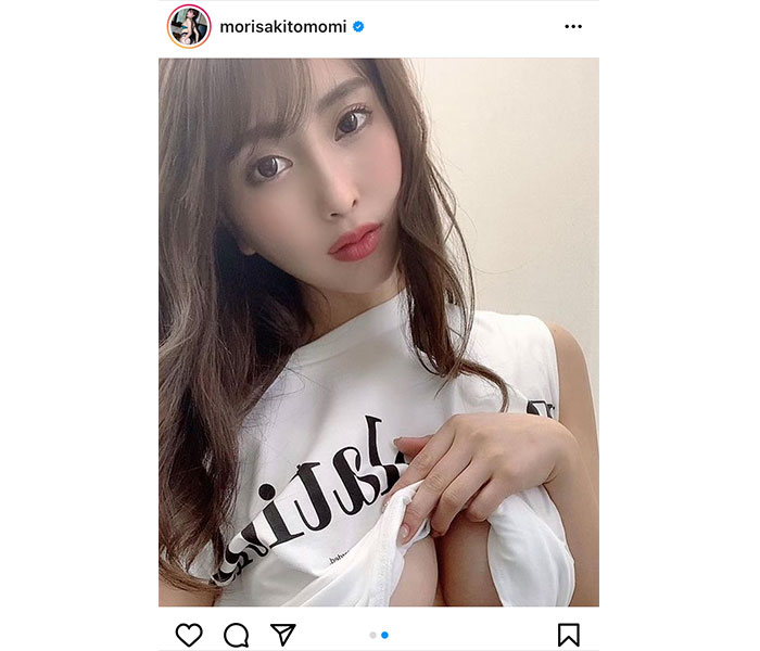 森咲智美、刺激強めの美乳チラチショット