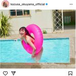 奥山かずさ、浮き輪を抱えてはしゃぐ笑顔が眩しい！