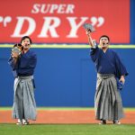 すゑひろがりず、セレモニアルピッチ（始球式）でノーバン投球