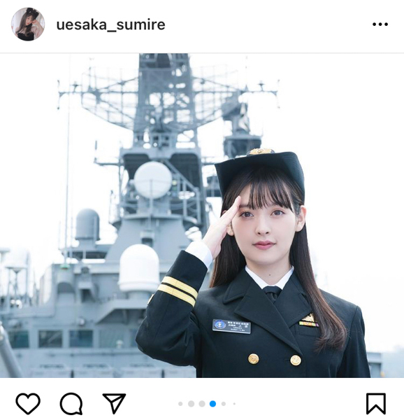 上坂すみれ、凛々しい海上自衛隊制服姿に敬礼「よりいっそう毛深い」