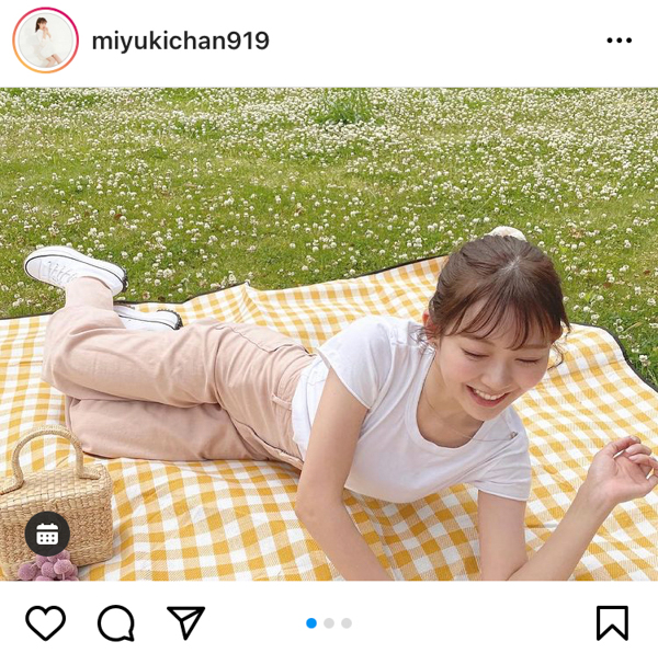 渡辺美優紀、屋外で気持ちよさそうなピクニックショット公開！「一緒にゴロゴロしたいなぁ」