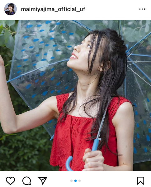 矢島舞美、雨に映える赤ワンピースのポートレートにうっとり「我らが雨女神」