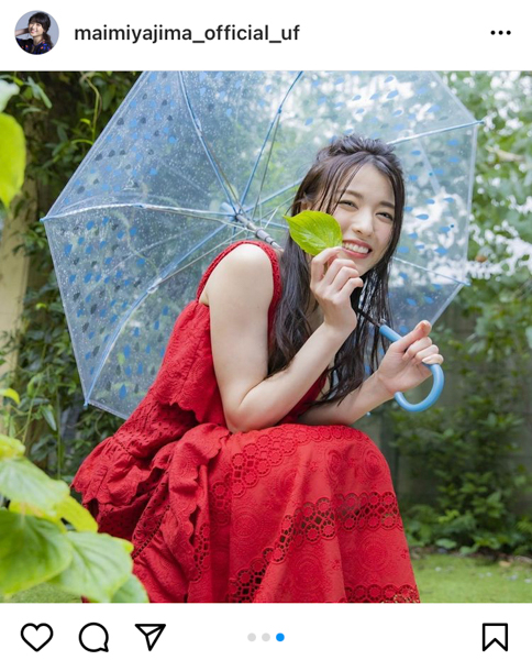 矢島舞美、雨に映える赤ワンピースのポートレートにうっとり「我らが雨女神」