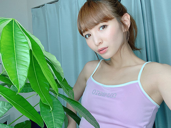 CanCamモデルほのか、YouTubeチャンネル開設！生配信で「脱いでもいいですか？」