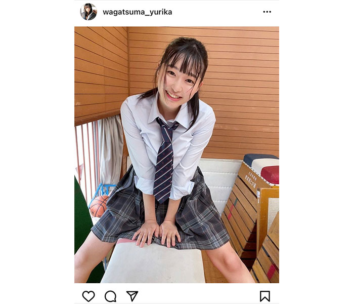 我妻ゆりか、無邪気な笑顔の制服ショットにドキドキ