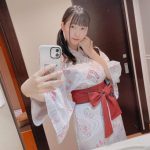 我妻ゆりか、浴衣姿で見つめる“添い寝”風ショットに反響