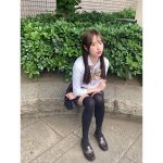 藤川らるむ、制服ポートレートで魅せる圧倒的美脚