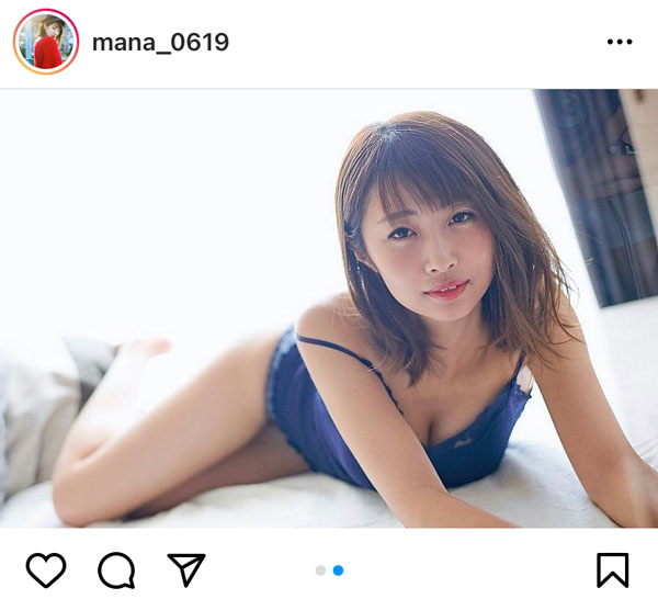 古川真奈美、ベットで見つめるお目覚めグラビアショット