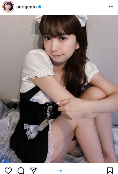 源藤アンリ、メイド服でちょこんと体育座り「天使だ！可愛すぎる！」