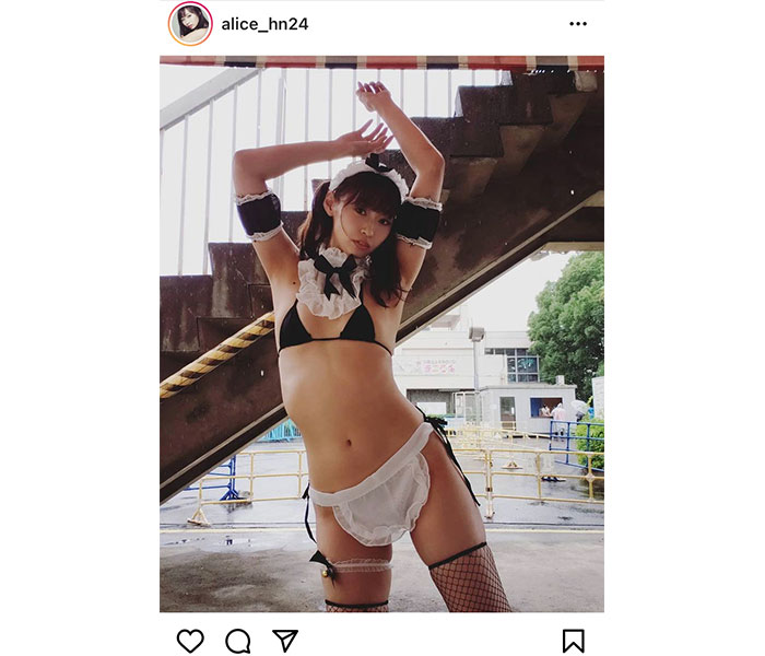 日野アリス、メイドビキニ姿のセクシーショット公開