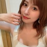 成瀬心美、セクシーな谷間が見えるノースリーブ姿を披露！「ずーっと見ていたい」