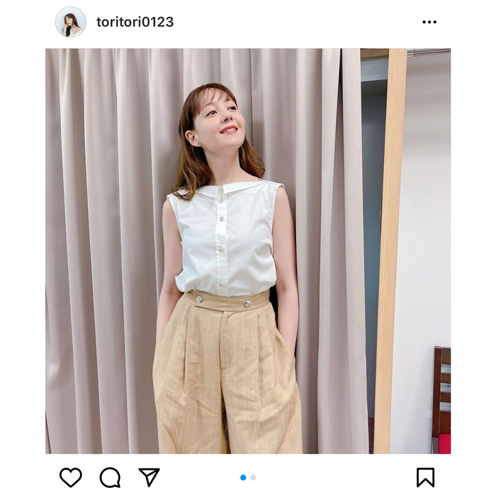 トリンドル玲奈、カジュアルコーデで微笑むビューティーショットを披露！「可愛いです」「よく似合ってます」