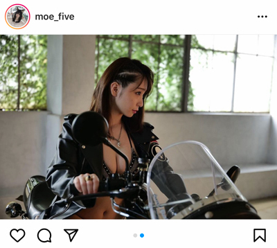 伊織もえ、黒ビキニで「つよつよ」ライダー風グラビアを披露！「かっこいい」「セクシーですね」