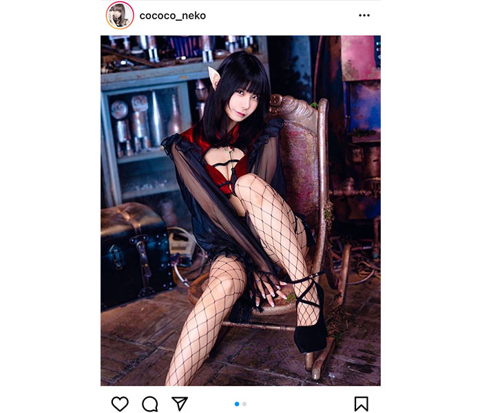 猫乃ここ、網タイツがセクシーなサキュバスコスプレ披露