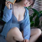 伊織いお、水着で魅せる模型、建築系のグラビアオフショットを公開