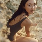 加治ひとみ、横乳バスト全開の初グラビアマガジン表紙解禁