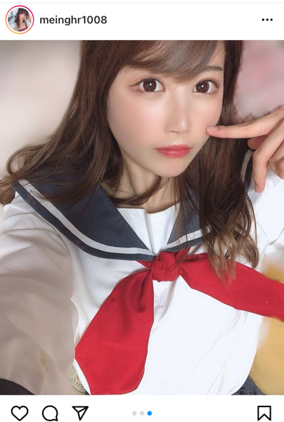 永原芽衣、セーラー服で寝そべり自撮り公開「反則ですこれは!!」