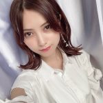 桃月なしこ、耳に髪をかける仕草が可愛い！「顔が良すぎるんよ」