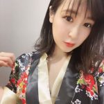 中崎絵梨奈、和服の隙間でチラリズム