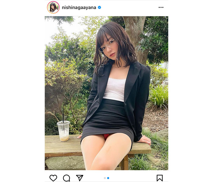 西永彩奈、OLコスプレで屋外パンチラ！「今日もお仕事お疲れ様」