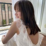 岡崎紗絵、「天使じゃん！」透明感放つ美背中にうっとり