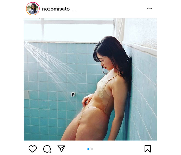 佐藤望美、ヌーディな水着姿で魅せる情感ショット