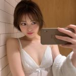 前田亜美、キャミソール姿の自撮りにうっとり