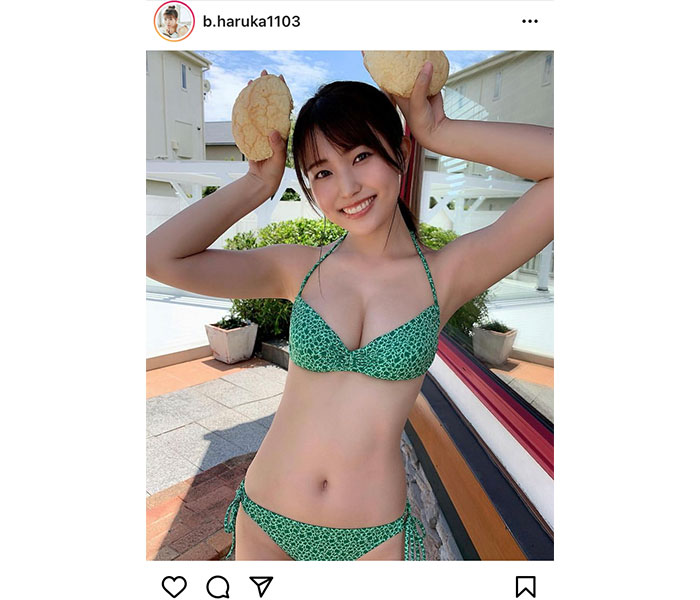 坂東遥、メロン柄のビキニでふっくら美乳披露