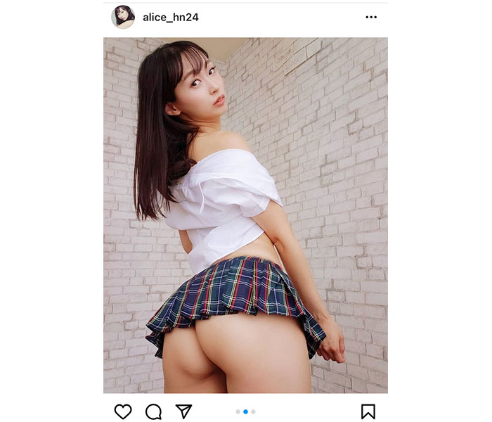 日野アリス、制服脱ぎながら美尻＆美背中をセクシーに見せつけ