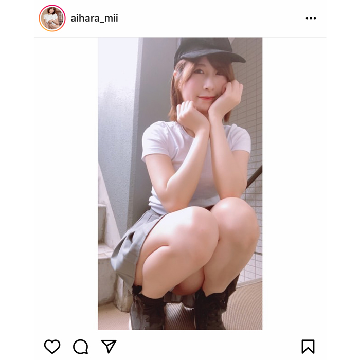 相原みぃ、ミニスカートからのぞくパンチラショットにファン歓喜！「むっちゃエロ」